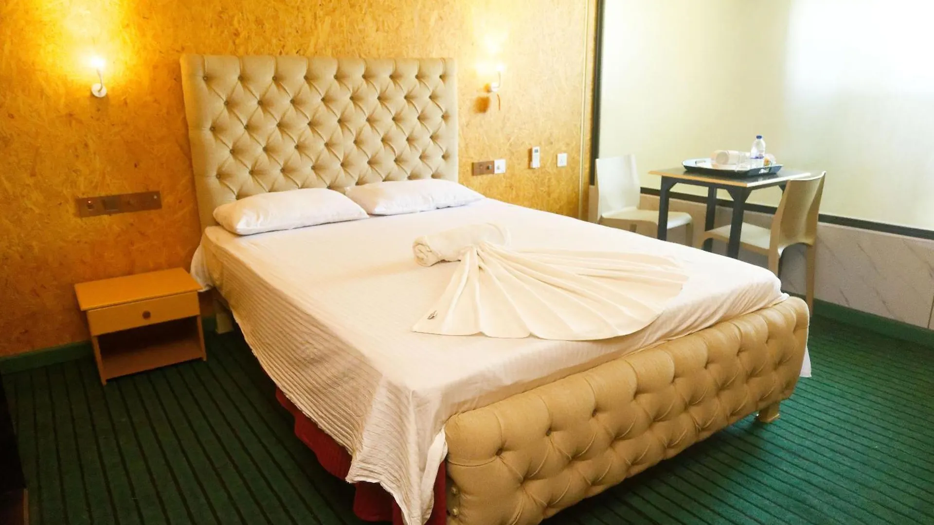 ****  Mon Ami City Hotel Negombo Sri Lanka